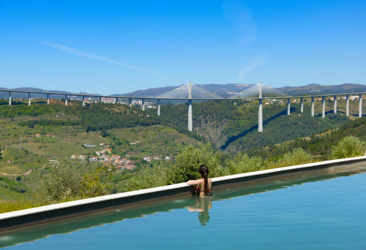 Mw Douro Wine & Spa Santa Marta de Penaguião Εξωτερικό φωτογραφία View of the bridge from the swimming pool of the hotel