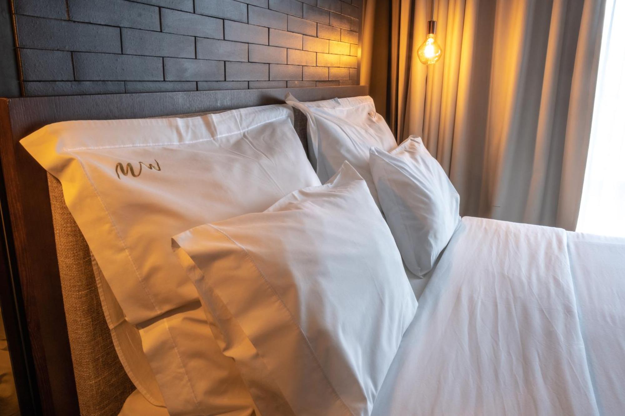 Mw Douro Wine & Spa Santa Marta de Penaguião Εξωτερικό φωτογραφία A bed with white sheets